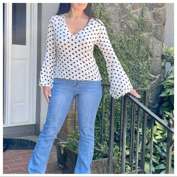 Polka dot flare sleeves V neck top - Picture 2 of 6